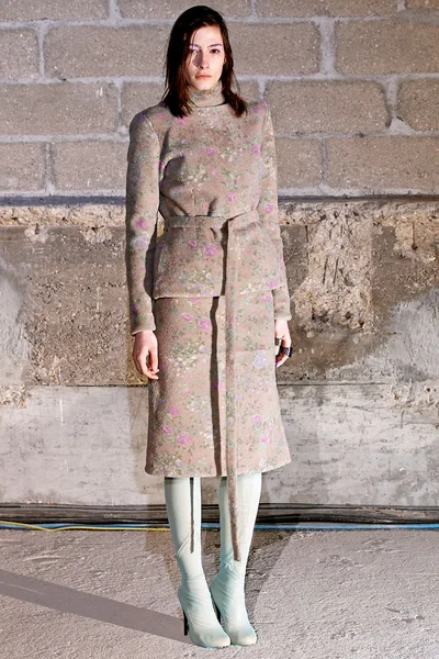 Look 16